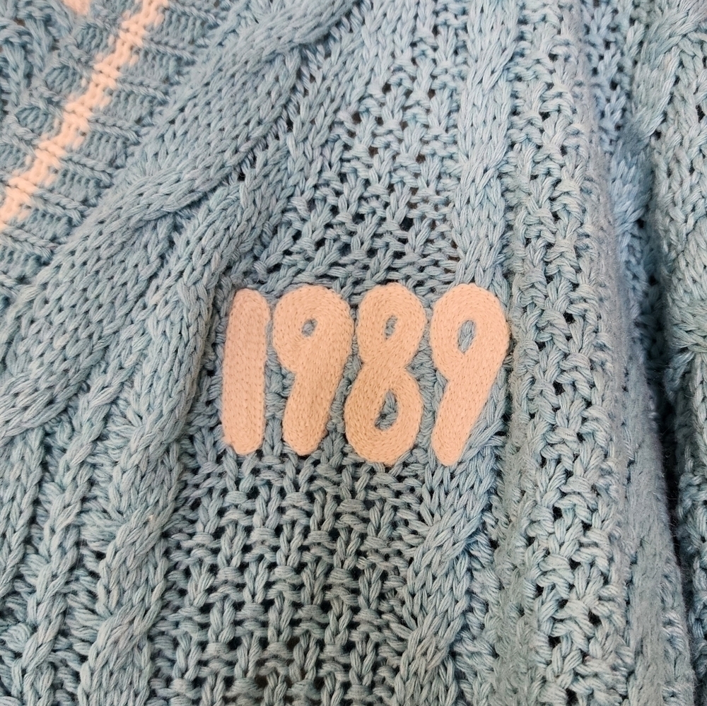 Taylor Swift 1989 TV Cardigan Sweater M/L - Picture 5 of 7
